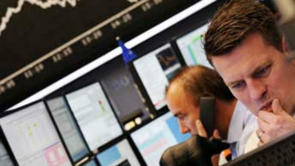 Les Bourses résistent au terme d'une semaine d'angoisse, l'euro se reprend