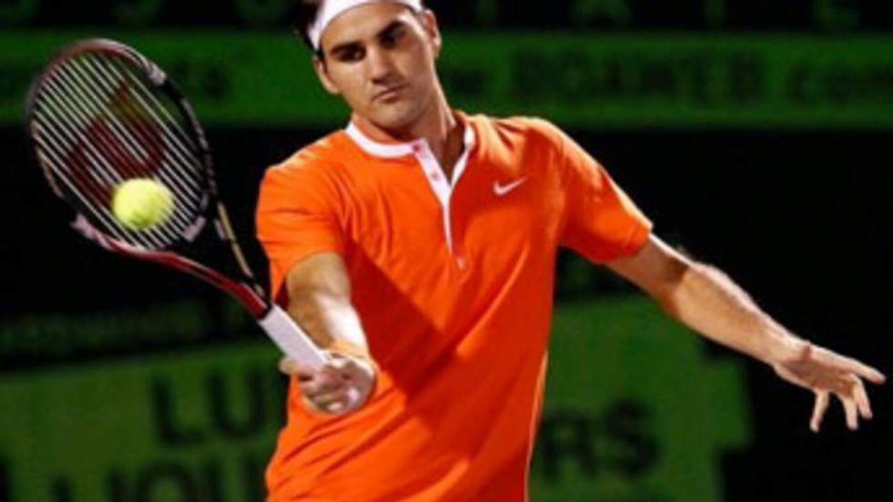 Federer et Djokovic continuent, Robredo out