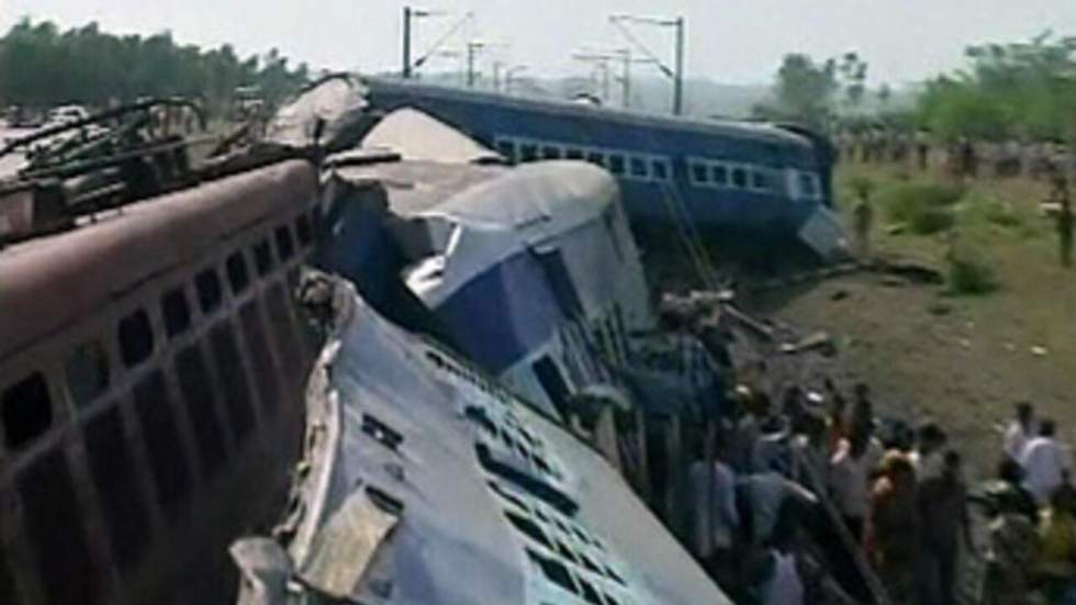 Collision mortelle entre deux trains, les rebelles maoïstes soupçonnés de sabotage Collision mortelle entre deux trains, les rebelles maoïstes soupçonnés de sabotage