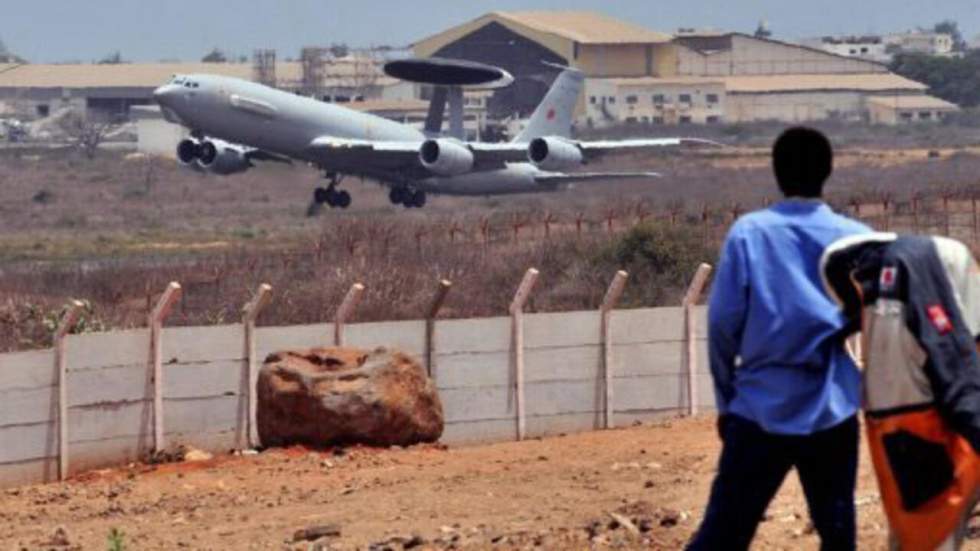 La France restitue officiellement au Sénégal sa base militaire de Dakar