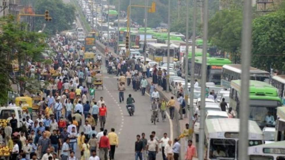 La hausse des prix des carburants pousse les Indiens à la grève La hausse des prix des carburants pousse les Indiens à la grève
