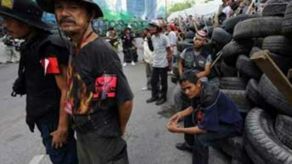 Le gouvernement prolonge l'état d'urgence à Bangkok Le gouvernement prolonge l'état d'urgence à Bangkok