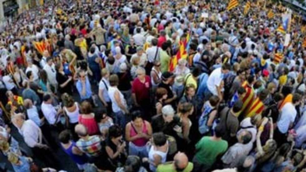 Un million de personnes manifestent à Barcelone pour défendre l'autonomie catalane