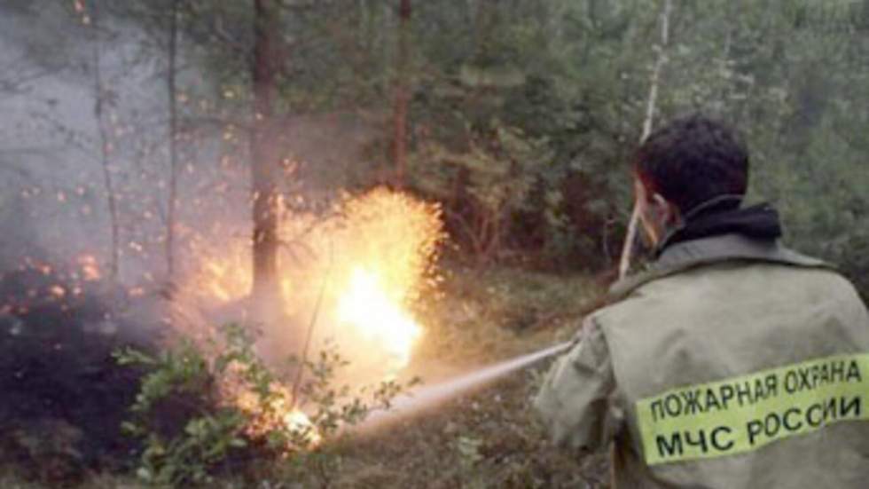 Des dizaines de milliers de pompiers et de soldats luttent contre les incendies