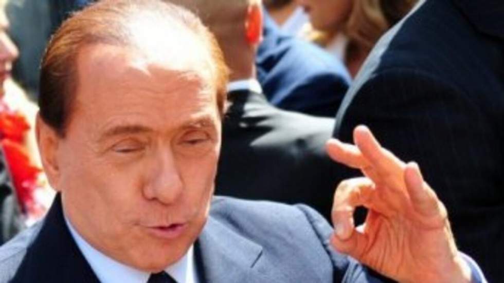 Malmené par ses anciens alliés, Berlusconi agite la menace d'élections anticipées