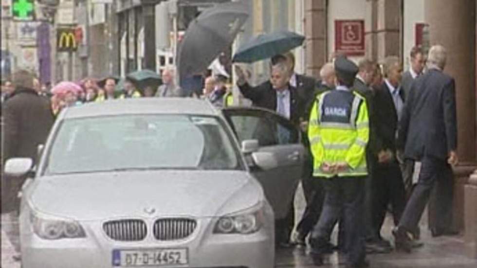 Tony Blair chahuté lors d'une séance de dédicace à Dublin