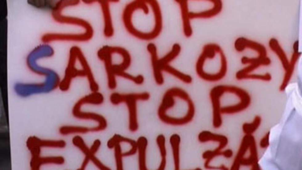 Des Roms manifestent à Bucarest contre les expulsions menées par la France Des Roms manifestent à Bucarest contre les expulsions menées par la France