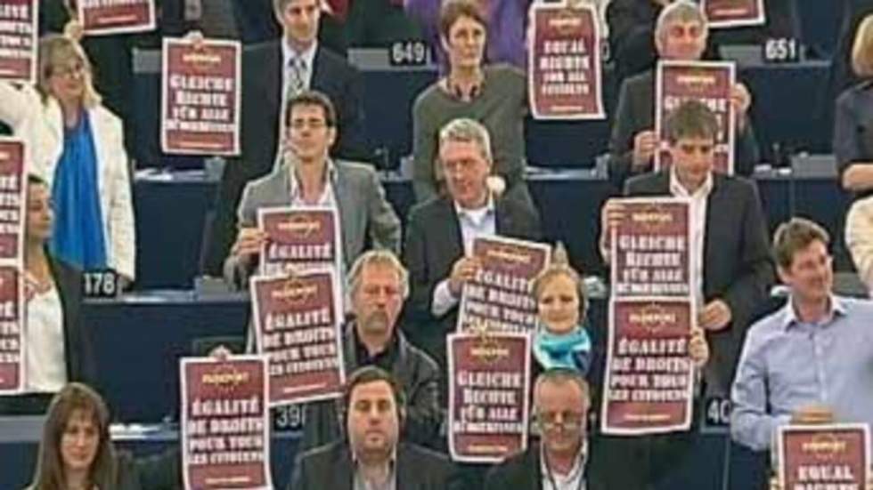 Le Parlement européen demande à Paris de suspendre les expulsions de Roms