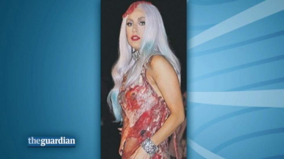 Lady Gaga en robe de viande crue