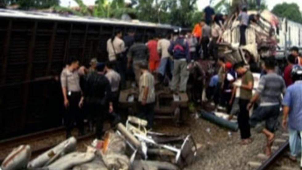 Une collision mortelle s'est produite entre deux trains sur l'île de Java