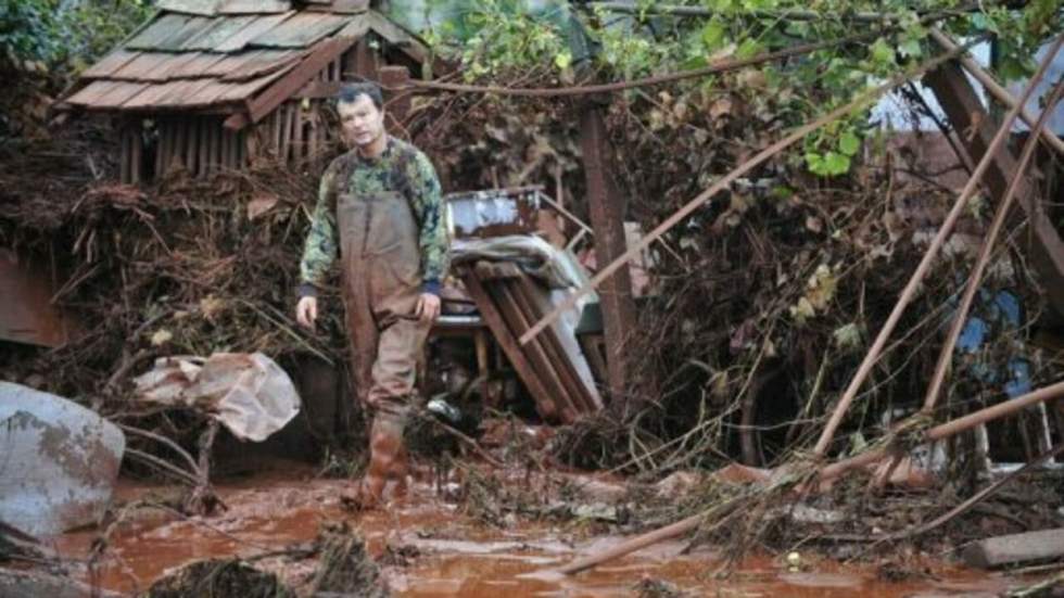 La reconstruction après l'inondation de boue toxique pourrait prendre des mois La reconstruction après l'inondation de boue toxique pourrait prendre des mois