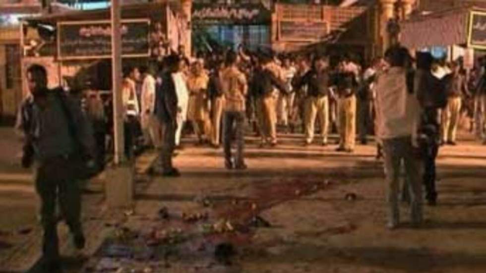 Double attentat meurtrier à l'entrée d'un lieu saint de Karachi