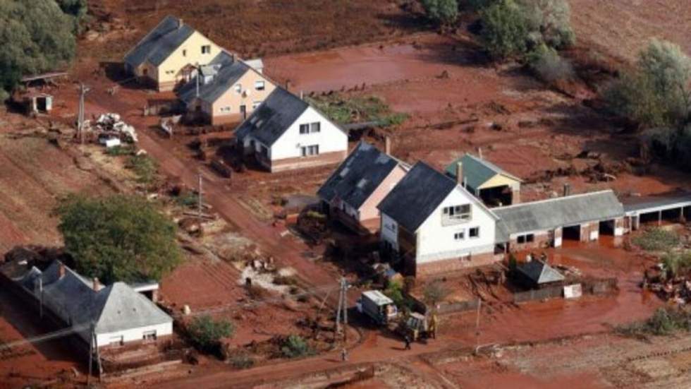 Le village de Kolontar évacué par crainte d'une 2e inondation de boue toxique