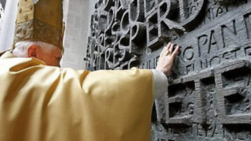 À Barcelone, le pape consacre la Sagrada Familia et dénonce l'anticléricalisme À Barcelone, le pape consacre la Sagrada Familia et dénonce l'anticléricalisme