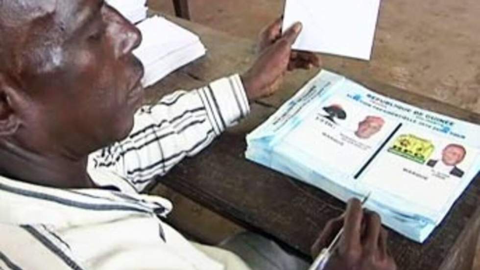 Le dépouillement des bulletins du second tour se poursuit Le dépouillement des bulletins du second tour se poursuit