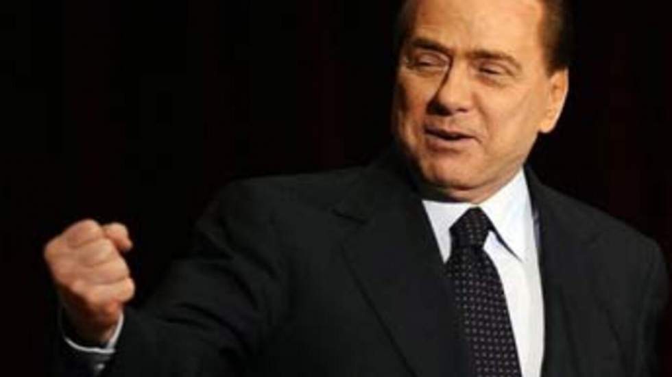 Quatre membres du gouvernement Berlusconi démissionnent Quatre membres du gouvernement Berlusconi démissionnent