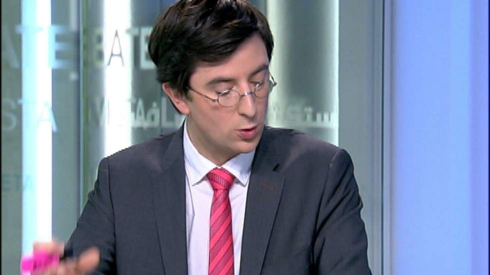"Sarkozy nomme un gouvernement plus à droite" (presse belge) "Sarkozy nomme un gouvernement plus à droite" (presse belge)