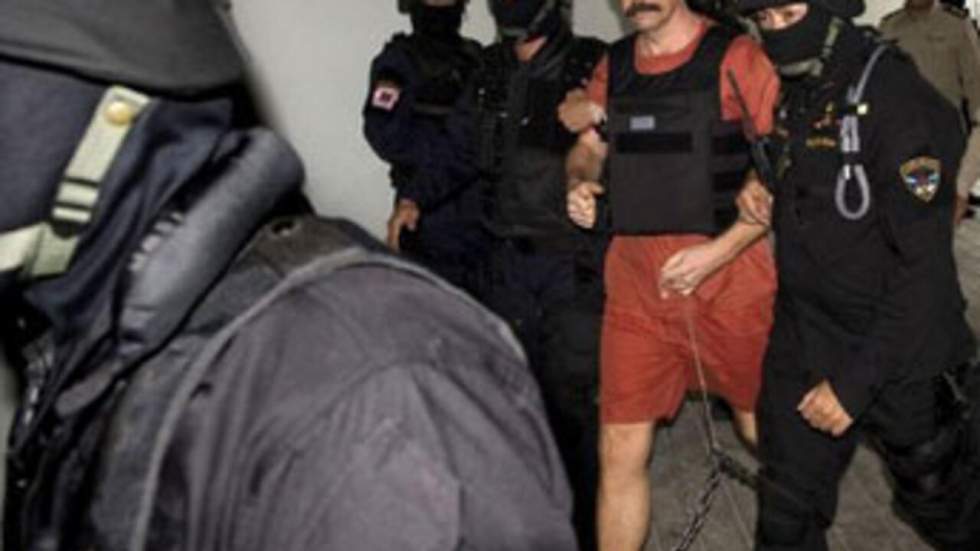 Le trafiquant d'armes russe présumé Viktor Bout extradé vers les États-Unis Le trafiquant d'armes russe présumé Viktor Bout extradé vers les États-Unis