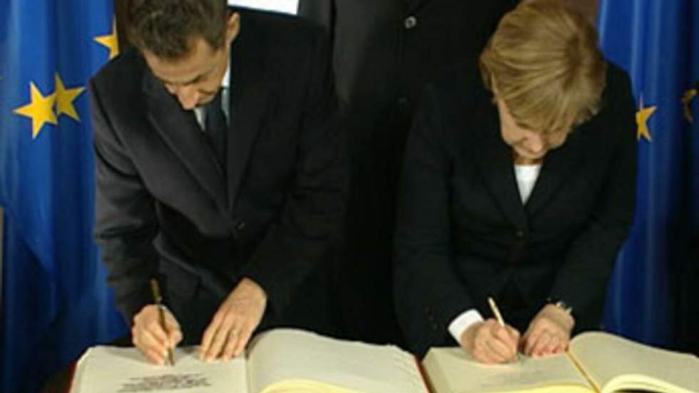 Sarkozy et Merkel affichent leur solidarité pour défendre l'euro