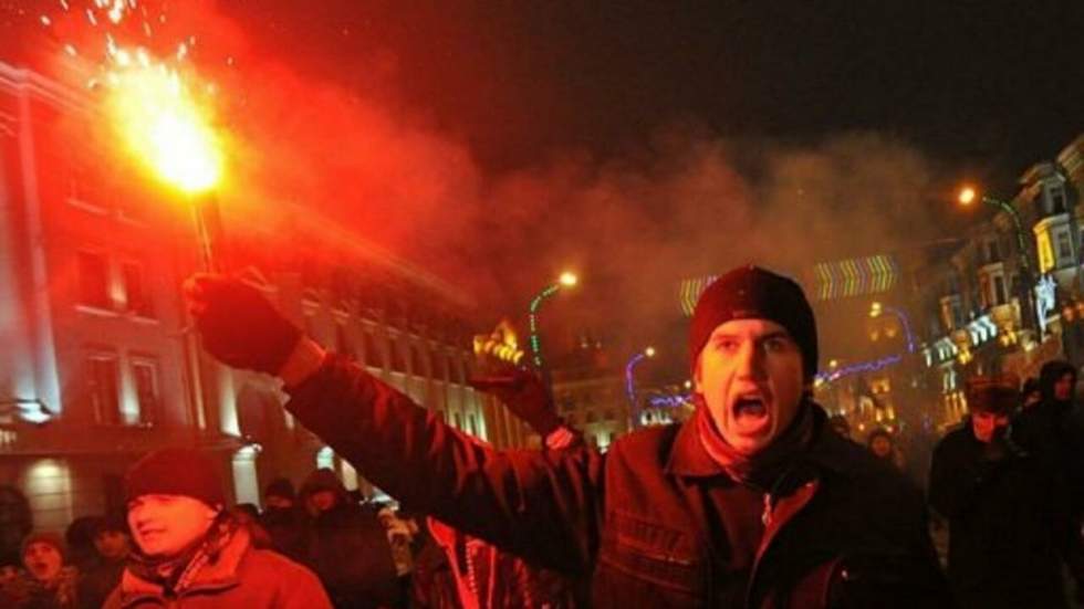 Des milliers de manifestants protestent contre la victoire annoncée de Loukachenko