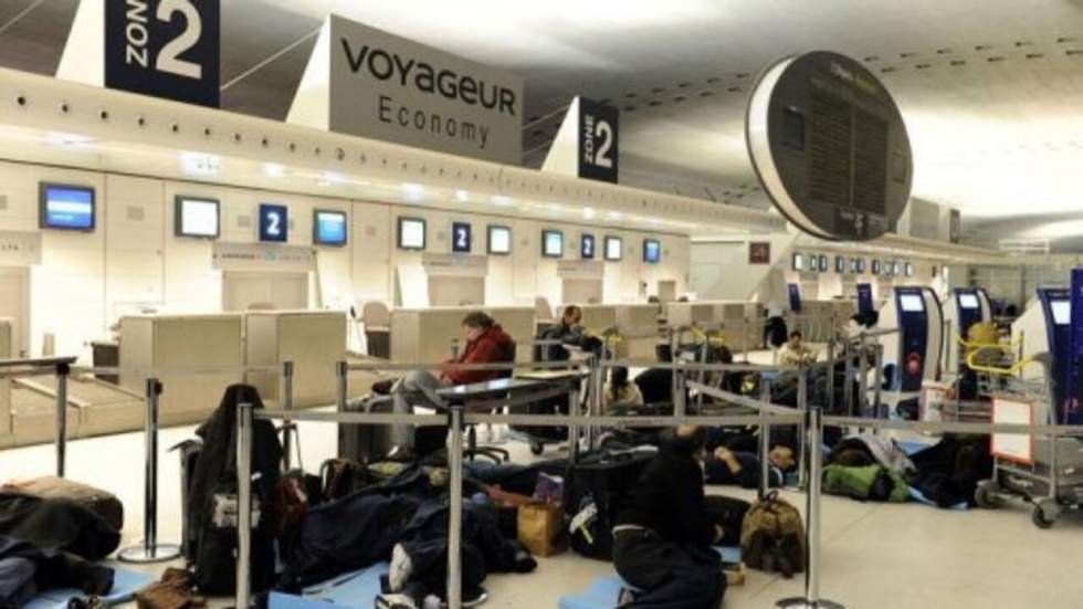 La pénurie de dégivrant dans les aéroports ajoute à la pagaille en cette veille de Noël