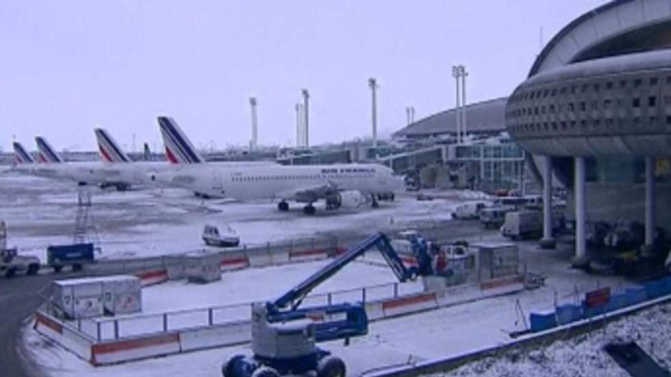 Des centaines de passagers contraints de passer le réveillon à l'aéroport de Roissy