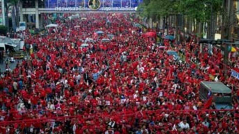 Nouveau rassemblement des "chemises rouges" à Bangkok