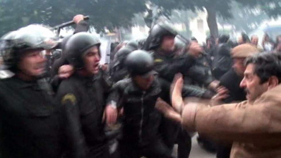 Au Caire, des opposants tentent de braver l'interdiction de manifester