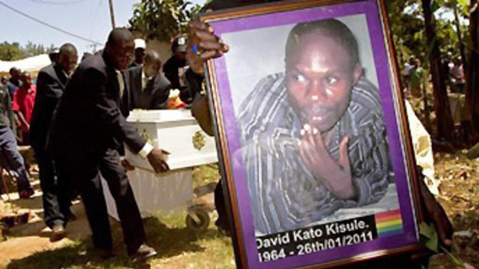 Heurts lors des funérailles du militant gay David Kato Heurts lors des funérailles du militant gay David Kato