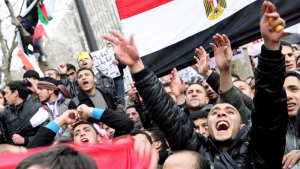 Manifestation anti-Moubarak devant l'ambassade d'Égypte à Paris Manifestation anti-Moubarak devant l'ambassade d'Égypte à Paris