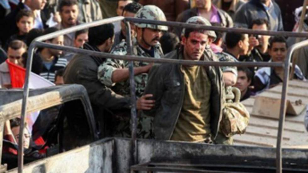 Les affrontements se poursuivent au Caire, tandis que les médias peinent à travailler