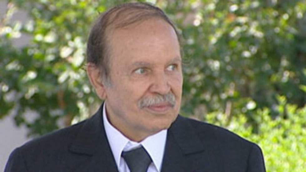 Bouteflika s'apprête à lever l'état d'urgence, en vigueur depuis 1992 Bouteflika s'apprête à lever l'état d'urgence, en vigueur depuis 1992