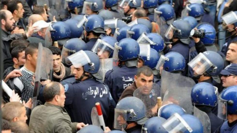 L'opposition bloquée par des contre-manifestants L'opposition bloquée par des contre-manifestants