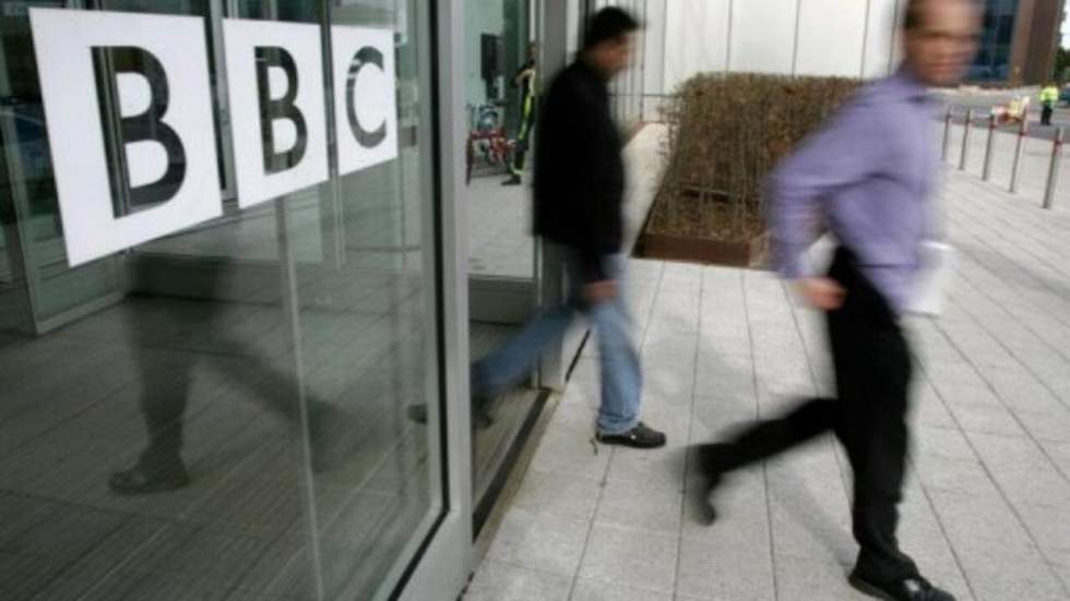 Trois journalistes de la BBC "arrêtés et battus" par des soldats et des policiers