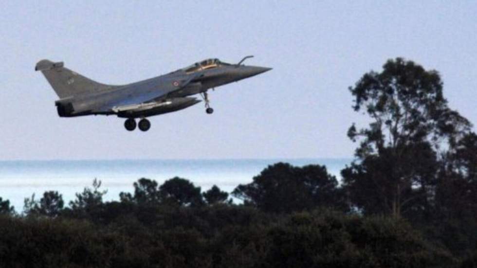 L'offensive militaire internationale est lancée, Kadhafi menace de répliquer