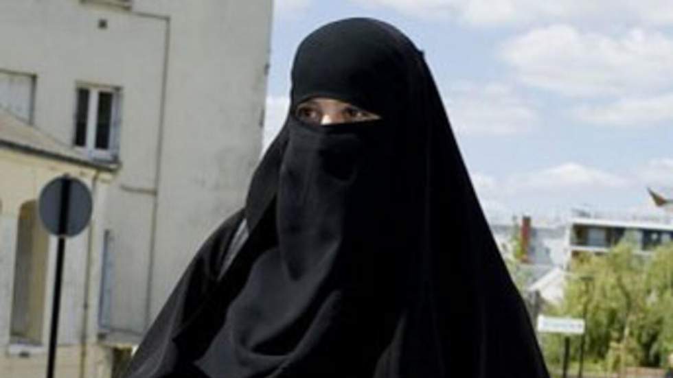 Deux femmes interpellées au premier jour de la loi contre le voile intégral Deux femmes interpellées au premier jour de la loi contre le voile intégral
