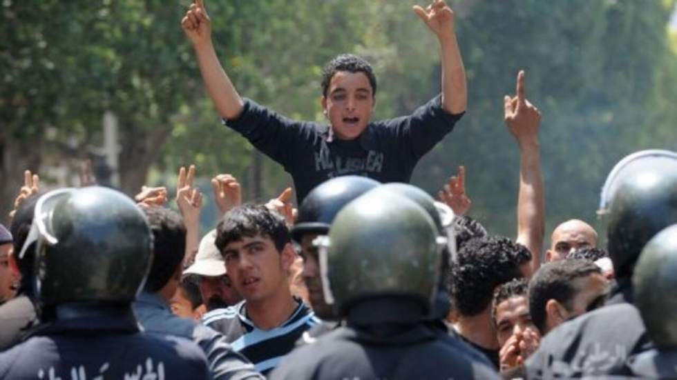 Un couvre-feu nocturne décrété à Tunis après de violents heurts