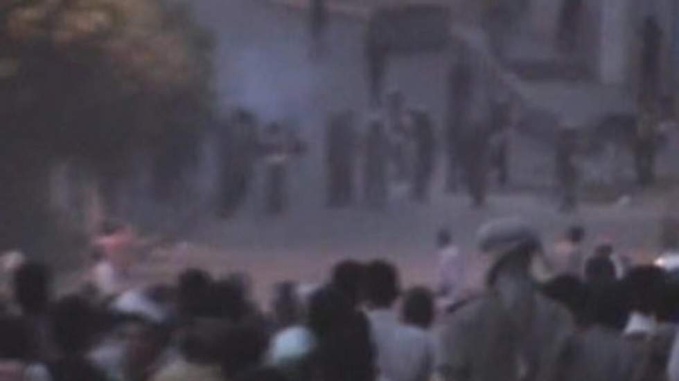 Les forces de l'ordre dispersent dans le sang une manifestation à Taëz Les forces de l'ordre dispersent dans le sang une manifestation à Taëz