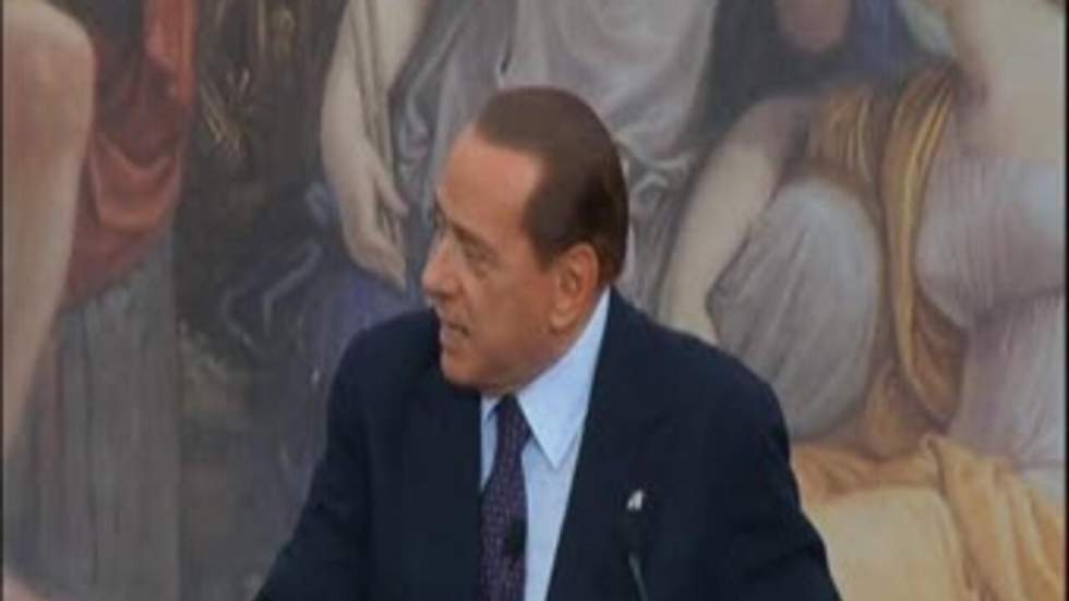 Berlusconi reconnaît sa défaite sur "tous les thèmes" des référendums