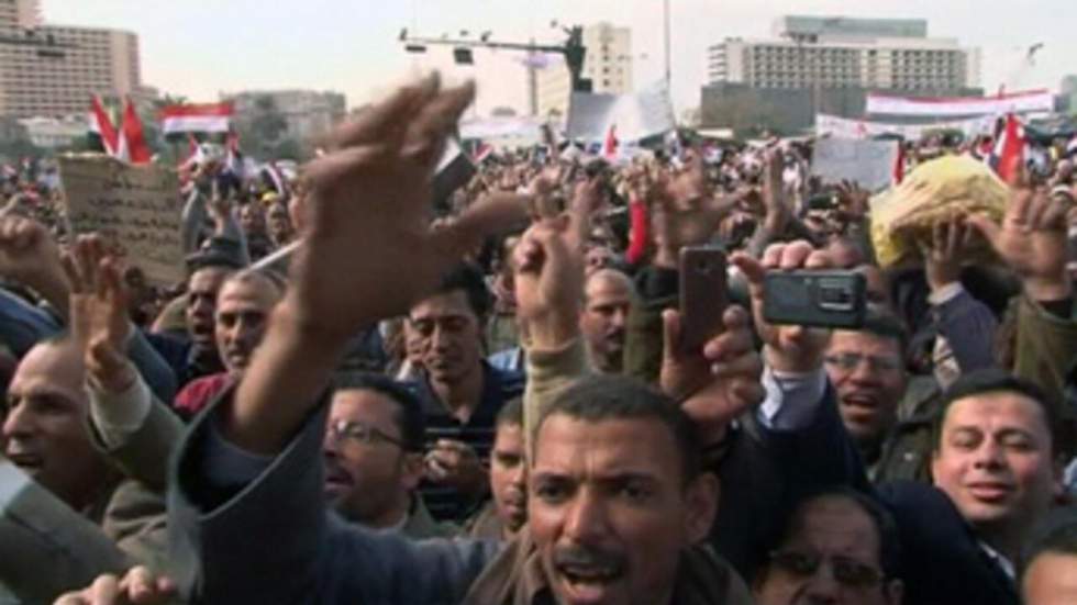 Les échauffourées se poursuivent entre policiers et manifestants au Caire