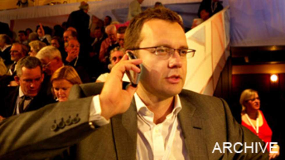 Andy Coulson, proche du Premier ministre David Cameron, remis en liberté Andy Coulson, proche du Premier ministre David Cameron, remis en liberté