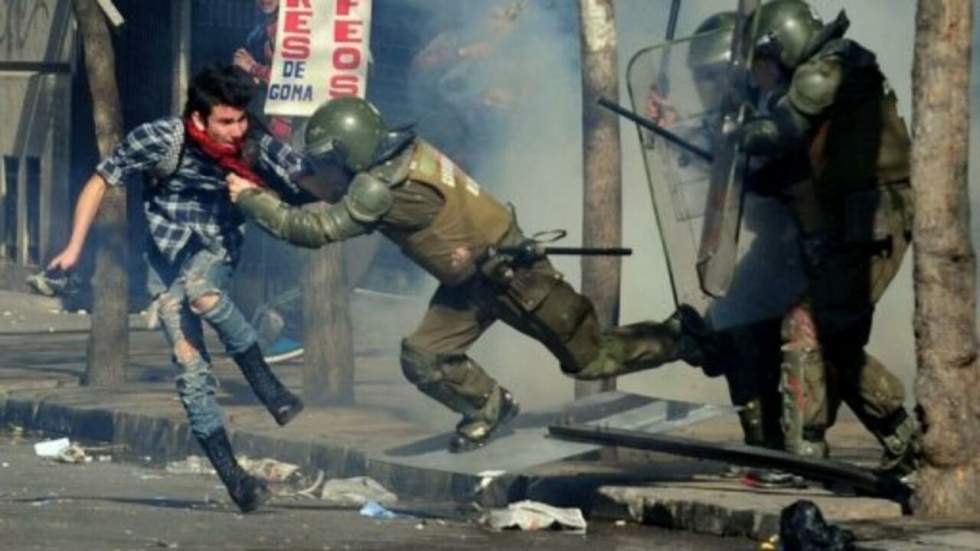 Violents affrontements entre étudiants et policiers à Santiago