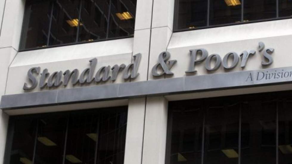 Standard & Poor's abaisse la note de l'Italie, Berlusconi hausse le ton Standard & Poor's abaisse la note de l'Italie, Berlusconi hausse le ton