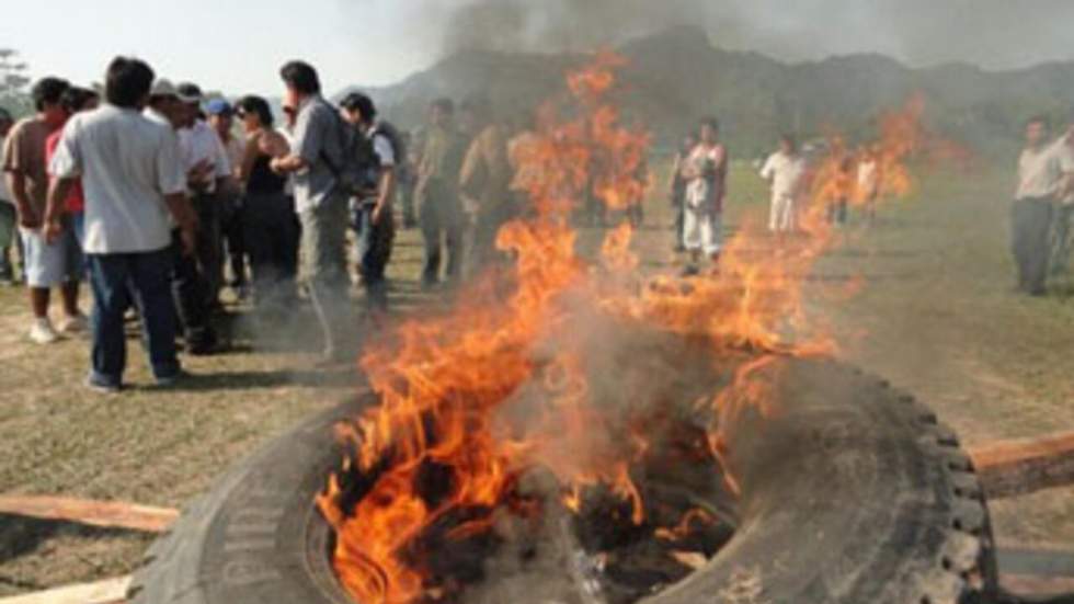 L'intervention contre une marche d'Indiens amazoniens provoque un tollé L'intervention contre une marche d'Indiens amazoniens provoque un tollé