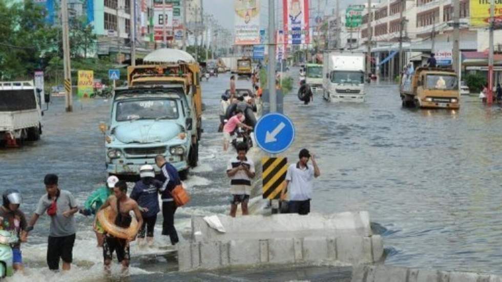 Menace d'inondations monstres et panique générale à Bangkok