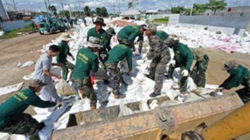 La population de Bangkok s'affaire face au risque d'inondation de la ville