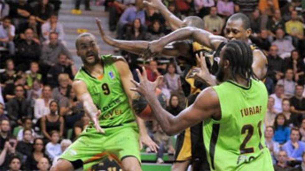 Des débuts difficiles pour Tony Parker en Pro A Des débuts difficiles pour Tony Parker en Pro A