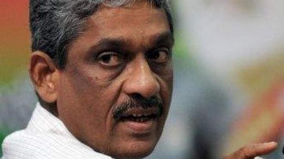 Sarath Fonseka, ex-chef des armées, condamné à trois ans de prison Sarath Fonseka, ex-chef des armées, condamné à trois ans de prison