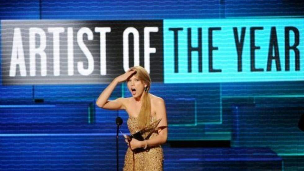 La star du country Taylor Swift élue artiste de l'année aux American Music Awards