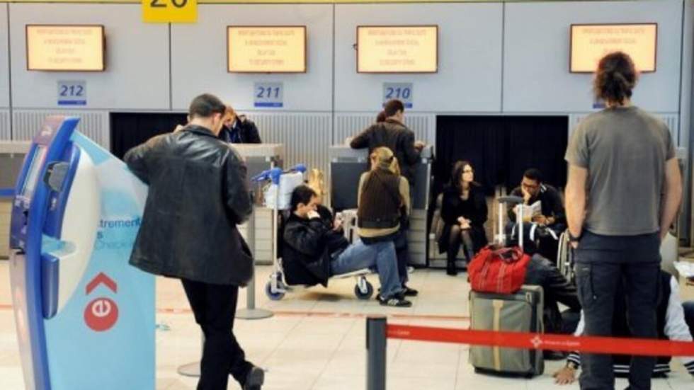 Poursuite du mouvement de grève dimanche dans les aéroports de Paris et Lyon